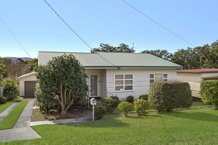 20 Margaret Street, Point Clare NSW 2250