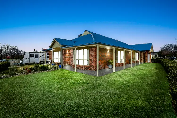 2 Beauford Avenue, Narre Warren South VIC 3805
