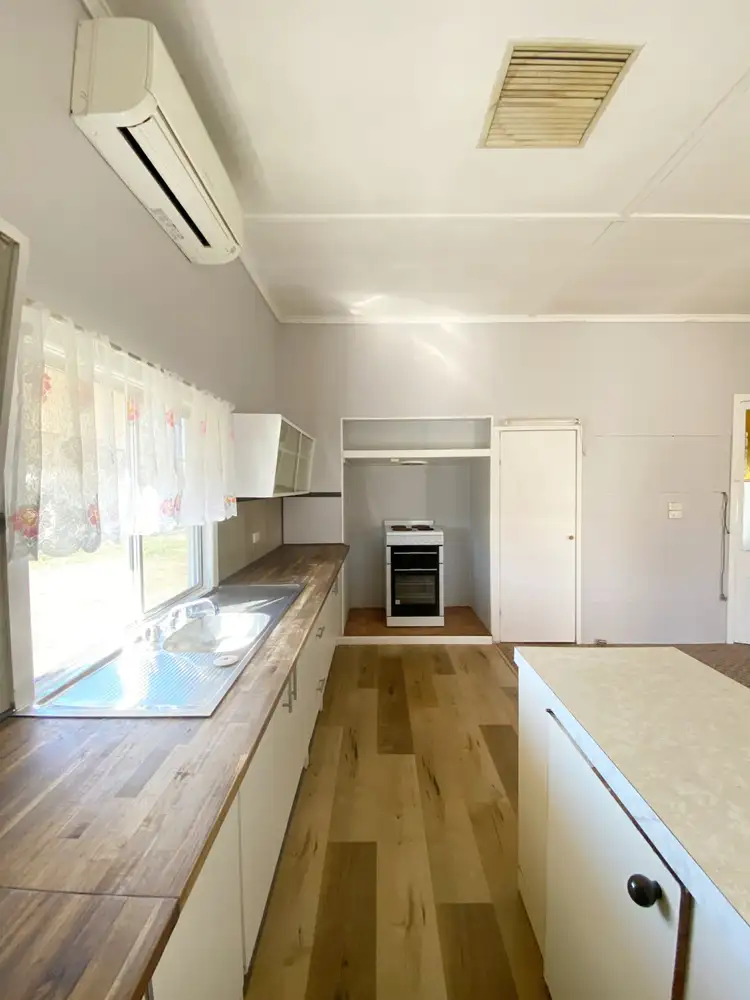 16 Burrel Street
