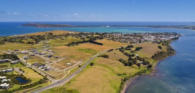 10 Laurette Avenue, San Remo VIC 3925