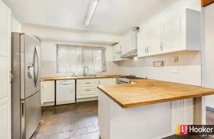 Second view of Homely house listing, 11 Franklin Close, Wallan VIC 3756