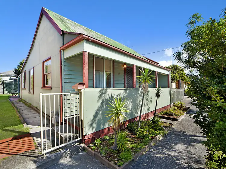 15 Gulliver St, Hamilton NSW 2303