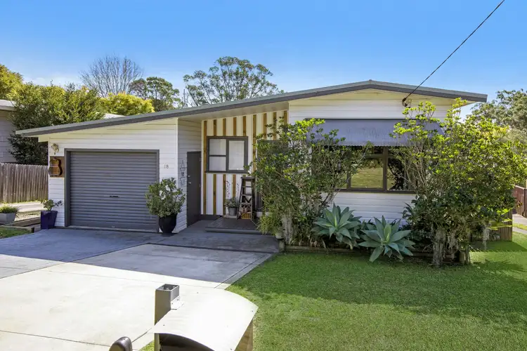 18 Margaret Street, Point Clare NSW 2250