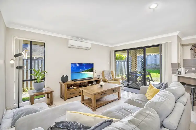 27 Barradeen Crescent, Pacific Pines QLD 4211