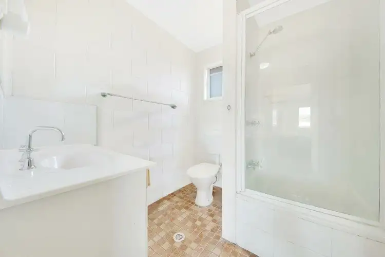 Fifth view of Homely unit listing, Unit 2/3 Sigg Street, South Gladstone QLD 4680