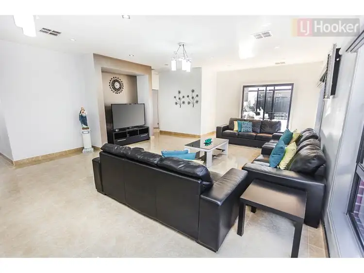 Seventh view of Homely house listing, 17 Biltmore Crescent, Roxburgh Park VIC 3064