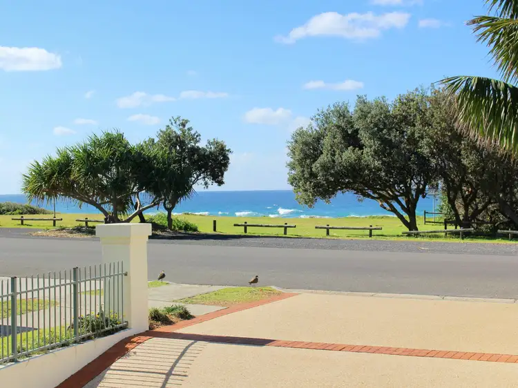 Unit 3 Block 1/18-19 Pacific Parade, Yamba NSW 2464
