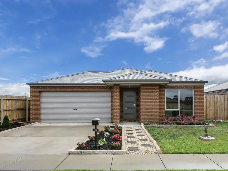 16 Relph Ave, Sale VIC 3850