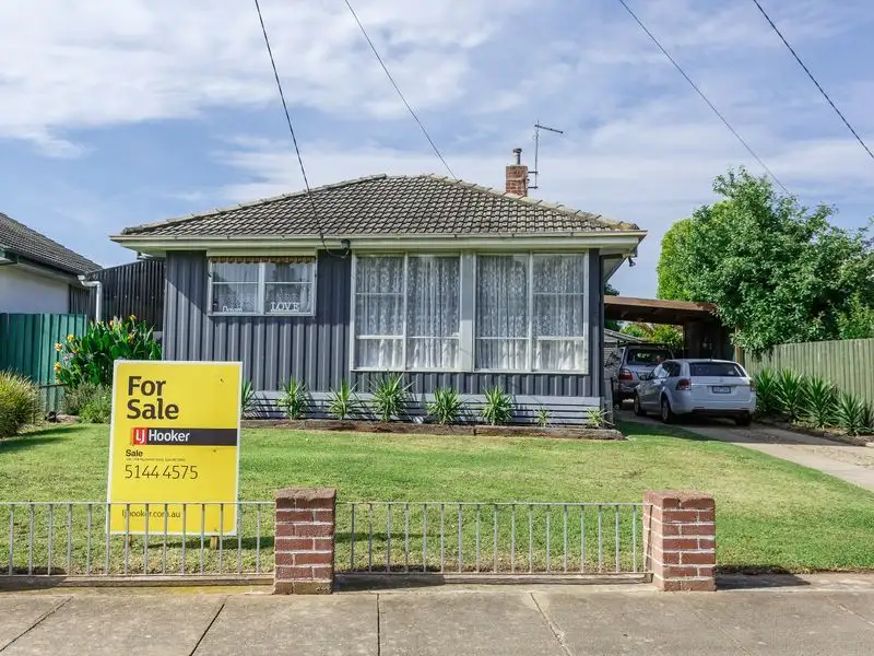 Main view of Homely house listing, 28 Overend Crescent, Sale VIC 3853
