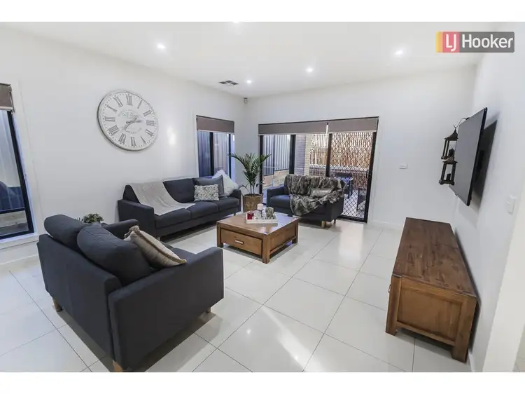 Fifth view of Homely house listing, 8 Style Way, Craigieburn VIC 3064