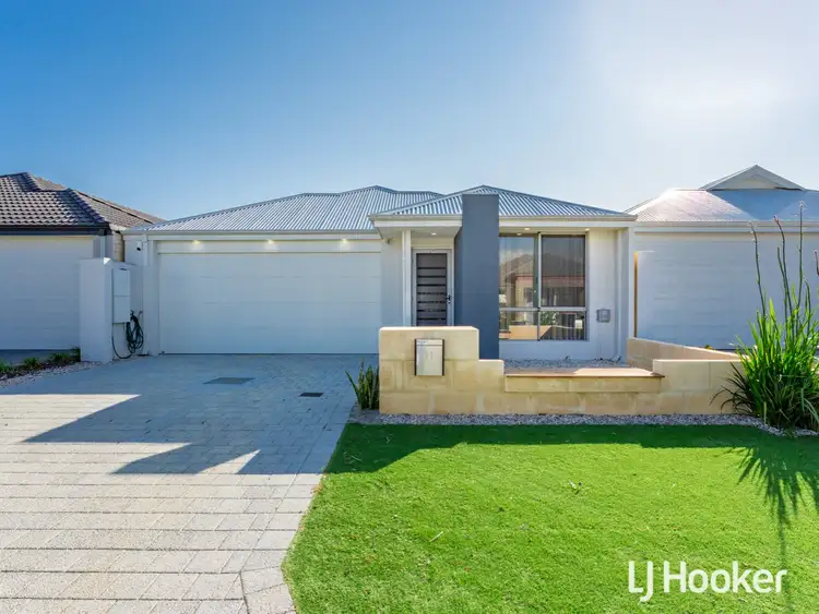11 Yelverton Street, Piara Waters WA 6112