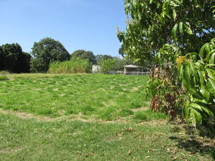 10 Michiko St, Macleay Island QLD 4184