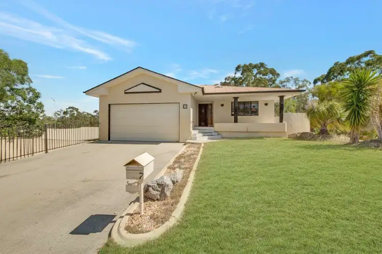7 Curtis Avenue, Boyne Island QLD 4680