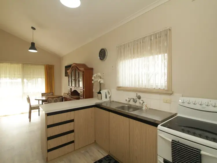 Fifth view of Homely house listing, 8 Grosvenor Court, Bairnsdale VIC 3875