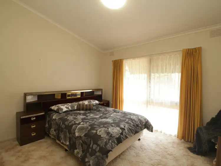 Seventh view of Homely house listing, 8 Grosvenor Court, Bairnsdale VIC 3875
