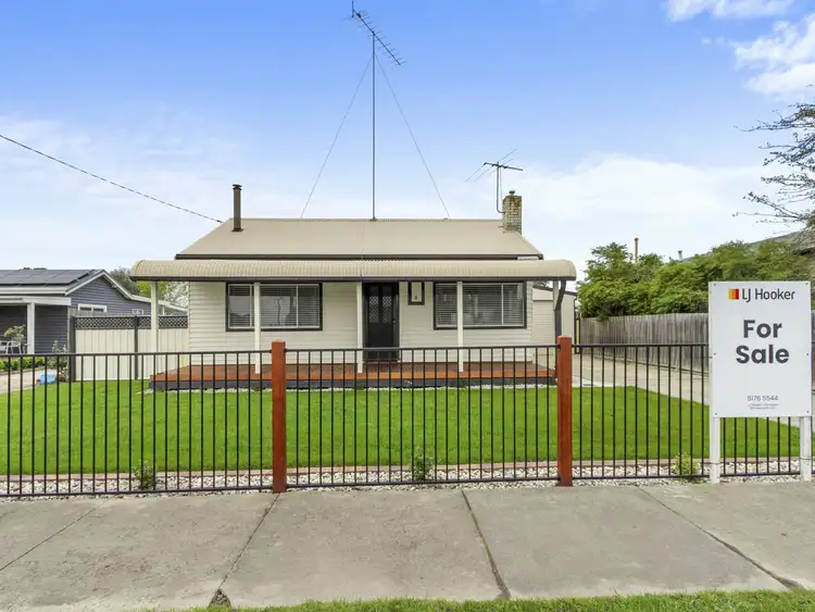 Second view of Homely house listing, 8 Doyne Crescent, Traralgon VIC 3844
