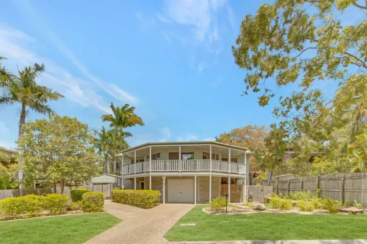 11 Fairway Avenue, Clinton QLD 4680