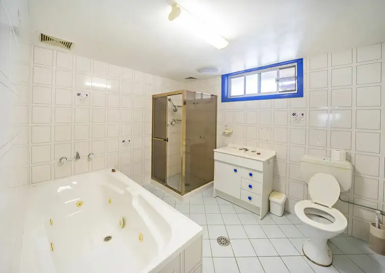 Fifth view of Homely house listing, 4 West End Avenue, Taree NSW 2430