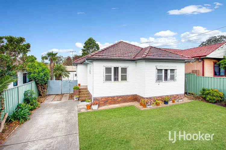 35 Strickland Road, Guildford NSW 2161