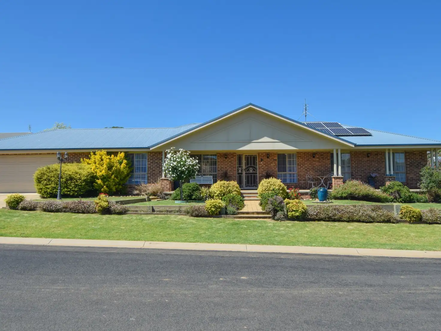 Main view of Homely house listing, 6 Settlers Place, Young NSW 2594