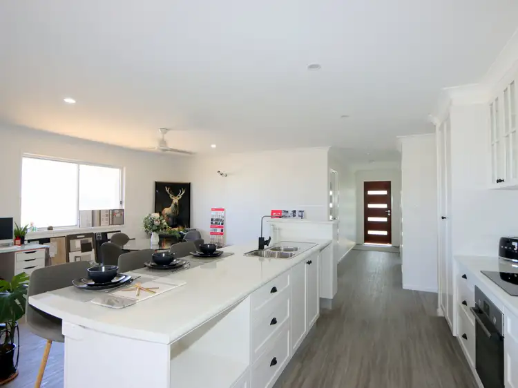 Second view of Homely house listing, 4 Costello Court, Emerald QLD 4720
