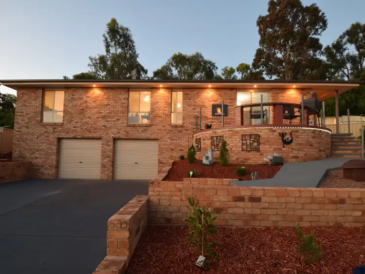 6 Hambrook Place, Young NSW 2594