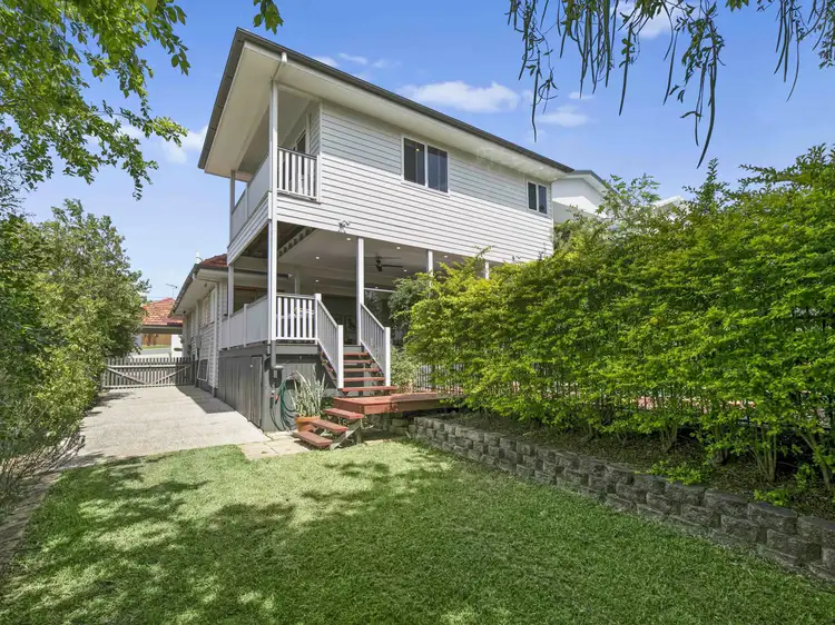 11 Lily Avenue, Yeronga QLD 4104