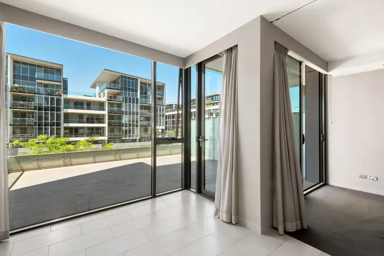 Main view of Homely unit listing, 2/21 Eastlake Parade, Kingston ACT 2604