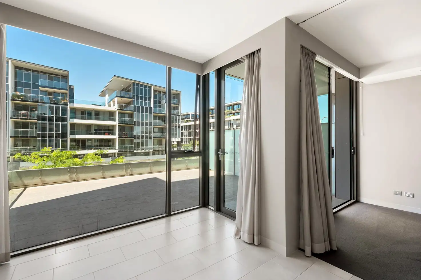 Main view of Homely unit listing, 2/21 Eastlake Parade, Kingston ACT 2604