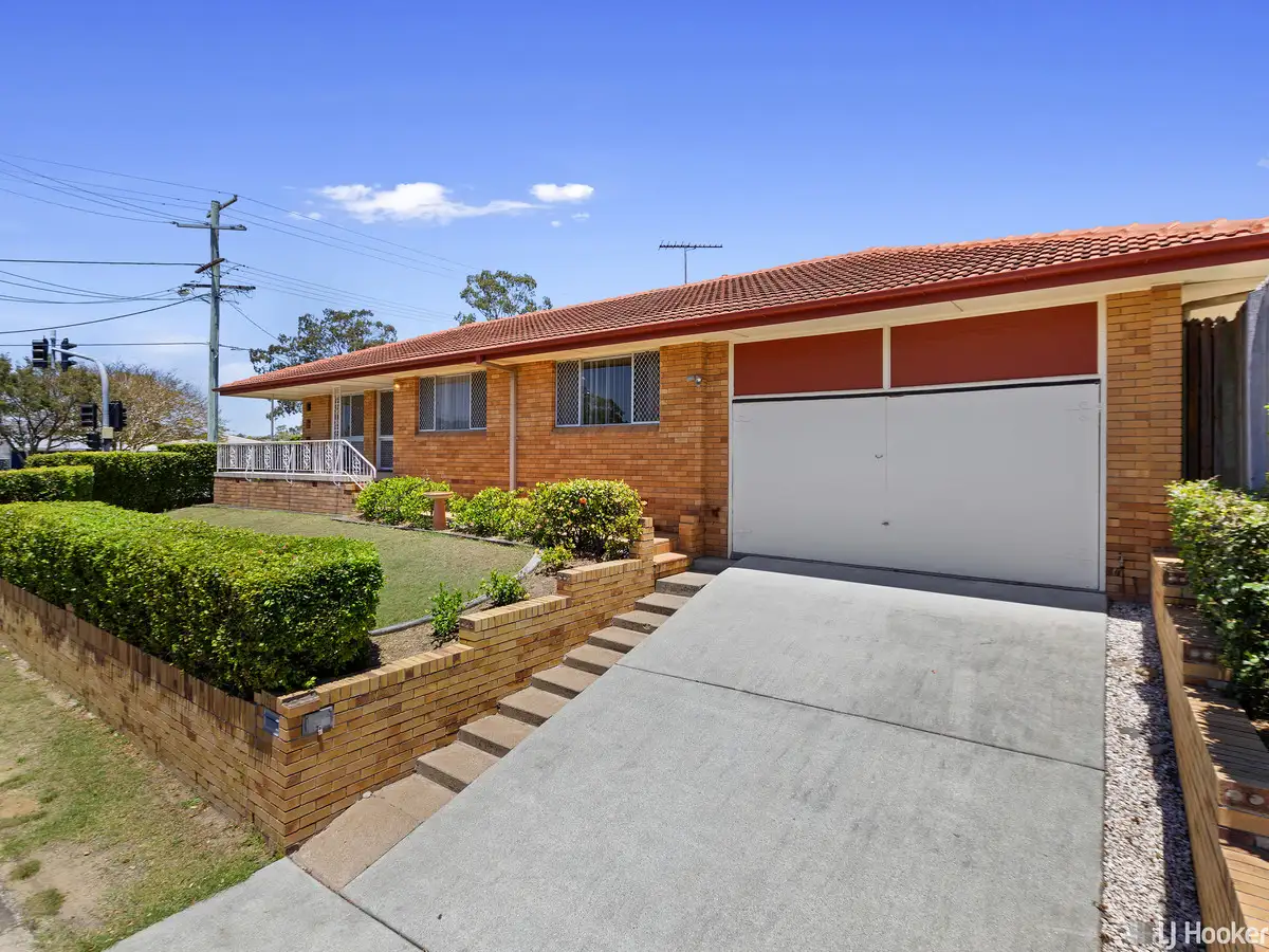 Main view of Homely house listing, 2 Cresthaven Drive, Mansfield QLD 4122