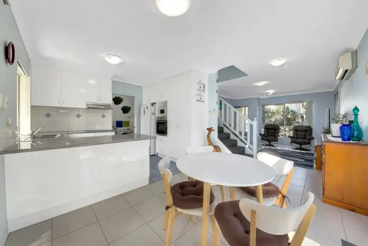 Sixth view of Homely unit listing, Unit 5/5 Pacific Court, Kin Kora QLD 4680