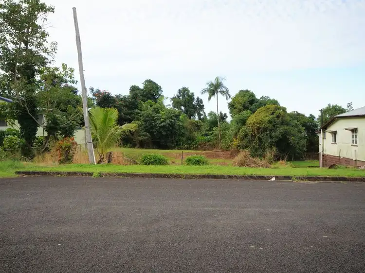 18 Black Street, Tully QLD 4854