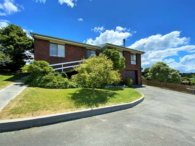16 Erythos Grove, St Helens TAS 7216