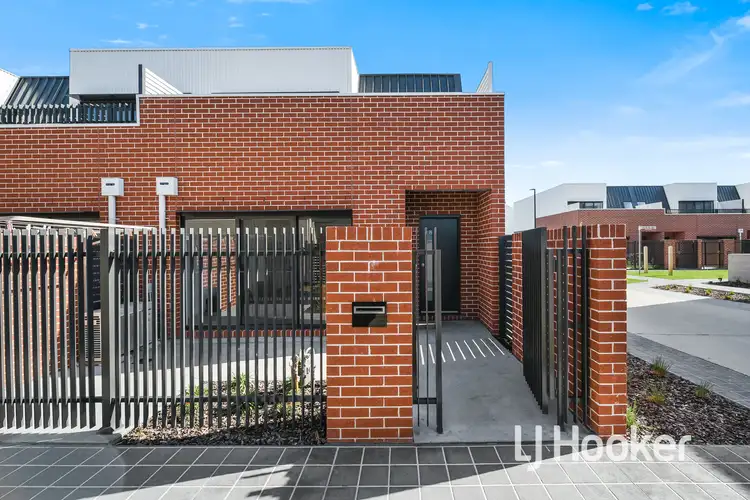 2 Patena Walk, Pakenham VIC 3810