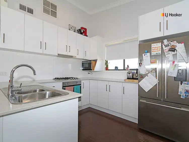 Fifth view of Homely unit listing, Unit 1/1 Cootamundra Boulevard, Gobbagombalin NSW 2650