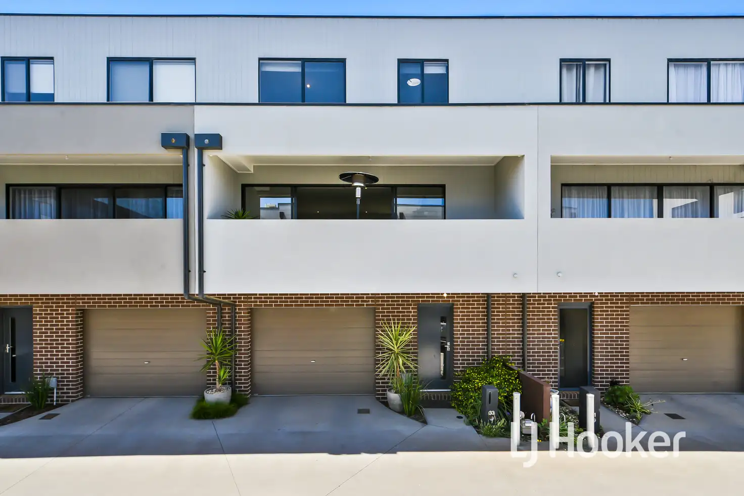Main view of Homely townhouse listing, 33 Rubus Way, Pakenham VIC 3810