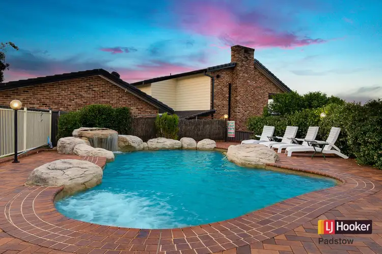 16 Waverly Place, Illawong NSW 2234