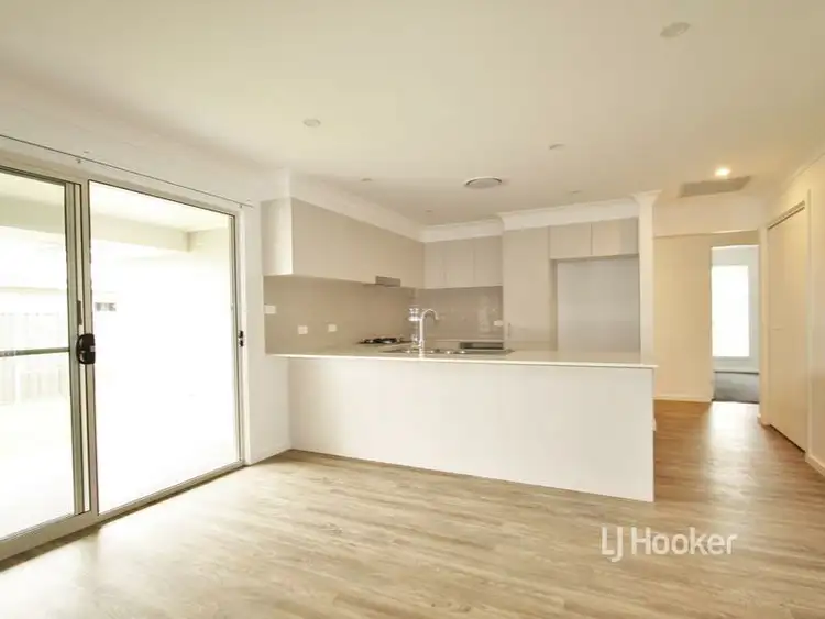 Fifth view of Homely semi-detached listing, 2/29 Bayswood Avenue, Vincentia NSW 2540