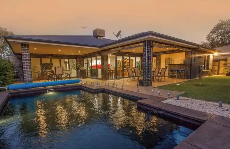 37 Petticoat Lane, Young NSW 2594