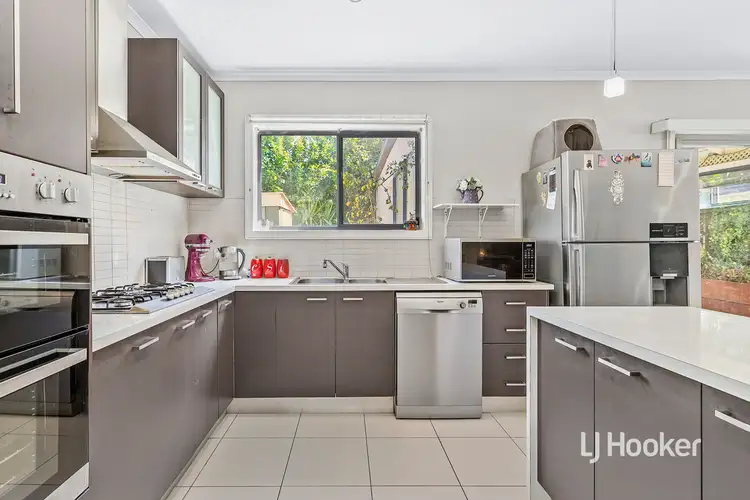 Seventh view of Homely house listing, 10 Durrol Way, Caroline Springs VIC 3023