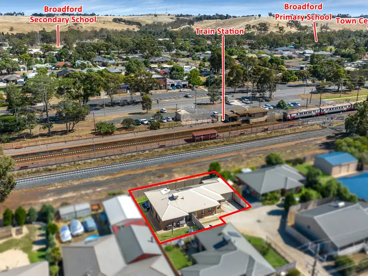 Main view of Homely unit listing, Unit 2/27 Ferguson Street, Broadford VIC 3658