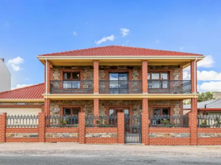 23 Coolangatta Drive