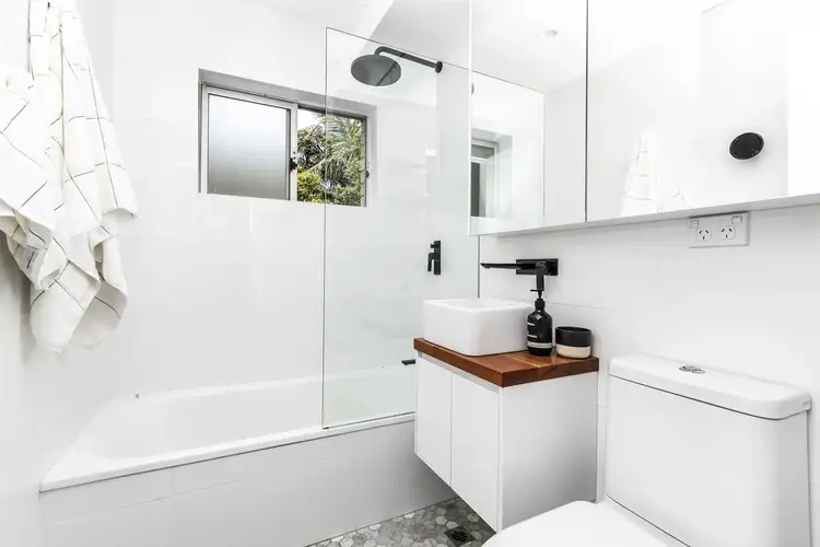 Sixth view of Homely unit listing, 8/13 Fairway Close, Manly Vale NSW 2093