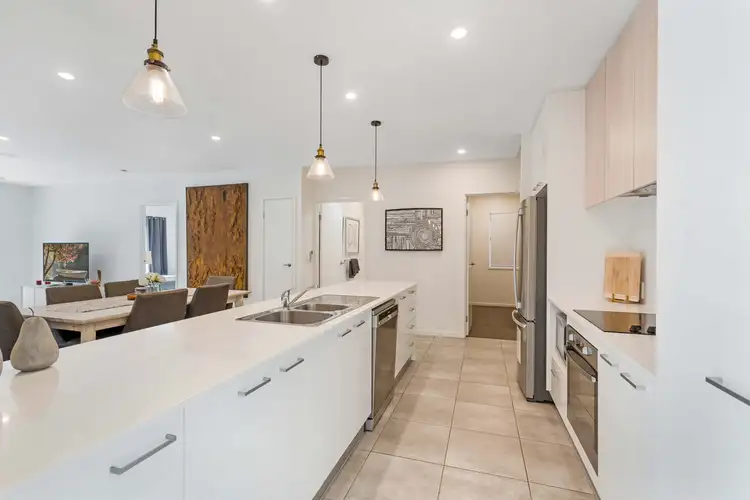 2/20 Salisbury Street, Redland Bay QLD 4165