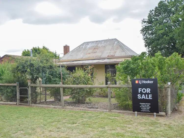 34 Binalong Street, Young NSW 2594