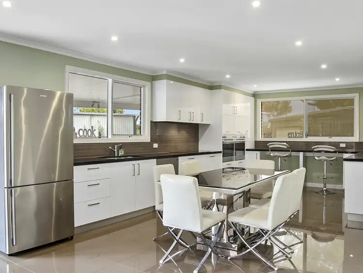 Second view of Homely house listing, 8 Ovens Crt, Mentone VIC 3194