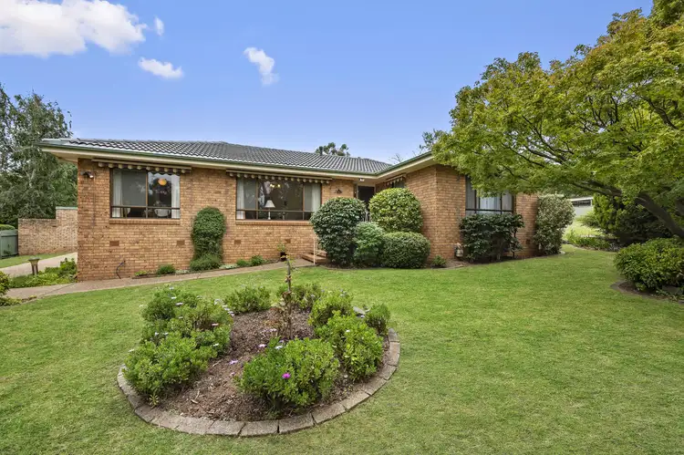 242 Southern Cross Drive, Latham ACT 2615