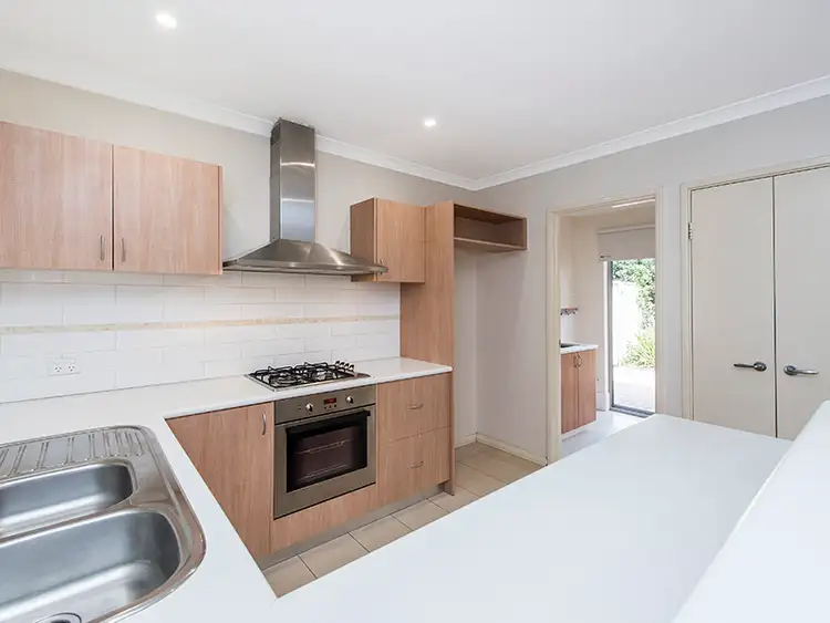 6 Mallee Close, Wannanup WA 6210