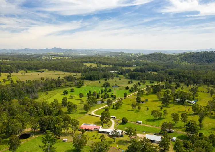 215 Careys Road, Hillville NSW 2430