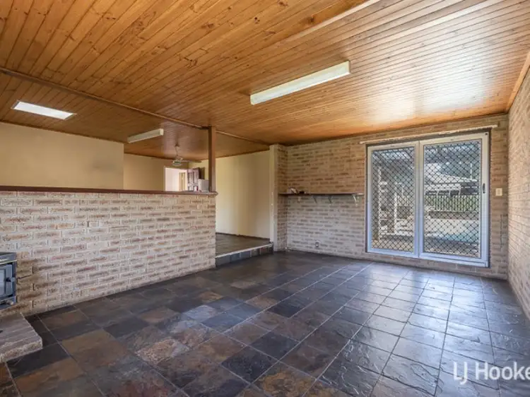 Fourth view of Homely house listing, 2 Sutherland Drive, Thornlie WA 6108